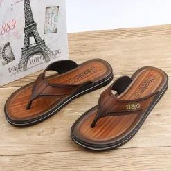Men's Brown Flip Flop Sandals – Lightweight Non-Slip Beach Slippers with Cushioned Sole for Summer, Travel & Casual Wear