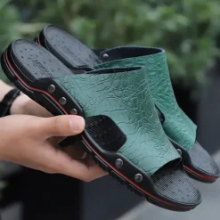 Men's Casual Brown Slide Sandals with Crocodile Pattern and Durable Rubber Sole – Comfortable Outdoor Footwear for Summer, Beach and Daily Wear