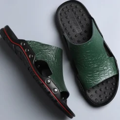 Men's Casual Brown Slide Sandals with Crocodile Pattern and Durable Rubber Sole – Comfortable Outdoor Footwear for Summer, Beach and Daily Wear