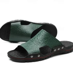 Men's Casual Brown Slide Sandals with Crocodile Pattern and Durable Rubber Sole – Comfortable Outdoor Footwear for Summer, Beach and Daily Wear