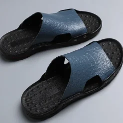 Men's Casual Brown Slide Sandals with Crocodile Pattern and Durable Rubber Sole – Comfortable Outdoor Footwear for Summer, Beach and Daily Wear