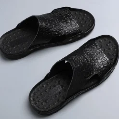 Men's Casual Brown Slide Sandals with Crocodile Pattern and Durable Rubber Sole – Comfortable Outdoor Footwear for Summer, Beach and Daily Wear