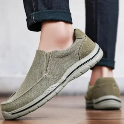 Men's Casual Slip-On Sneakers – Comfortable Canvas Shoes with Lightweight Sole for Outdoor Activities, Daily Wear & Vacation