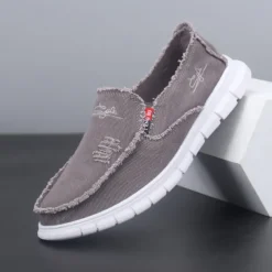 Men's Coral Slip-On Canvas Shoes with Frayed Edges – Casual and Comfortable Sneakers for Everyday Wear