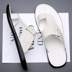 Men's Geometric Embossed Open-Toe Sandals – Adjustable Strap Design for Casual Beach and Summer Wear