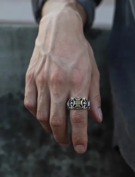 Men's Gothic Silver Ring with Cross Detail – Vintage Style Adjustable Band, Intricate Skull and Cross Design for Punk Rock Fashion