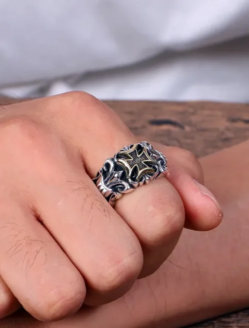 Men's Gothic Silver Ring with Cross Detail – Vintage Style Adjustable Band, Intricate Skull and Cross Design for Punk Rock Fashion