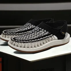 Men's Outdoor Sandals with Adjustable Strap, Breathable Mesh Design and Durable Sole for Hiking, Beach and Summer Activities