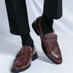 Men's Patent Leather Burgundy Loafers with Crocodile Texture and Buckle Detail – Elegant Slip-On Shoes for Formal Occasions and Business Wear