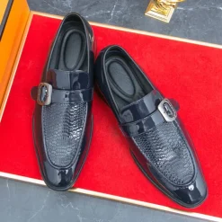 Men's Patent Leather Burgundy Loafers with Crocodile Texture and Buckle Detail – Elegant Slip-On Shoes for Formal Occasions and Business Wear