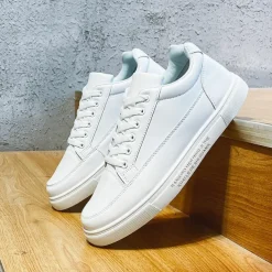 Men's White Casual Sneakers with Lace-up Closure and Comfortable Sole – Stylish Everyday Shoes for Walking and Leisure