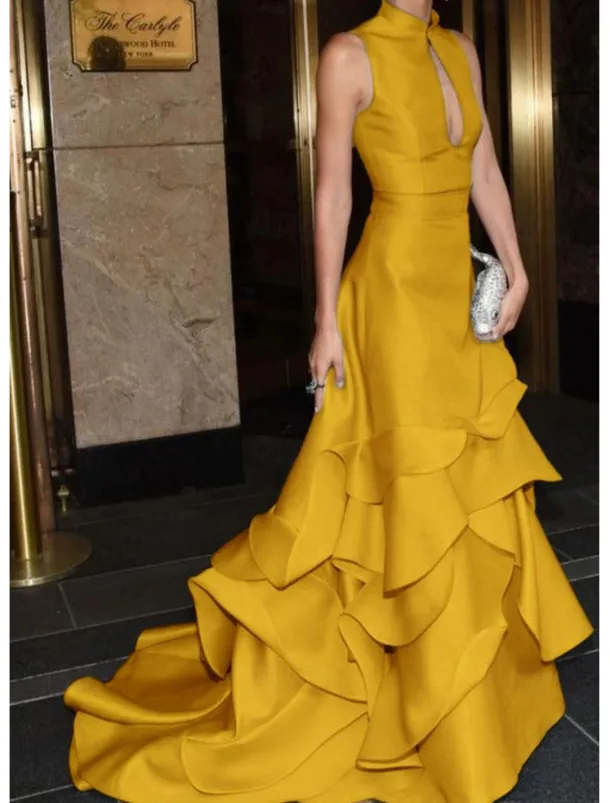 Mermaid / Trumpet Gala Dress GownCarpet Dress Formal Dress Wedding Court Train Mock Neck Satin with Ruffles Covered Buttons