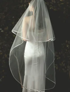 One-tier Comtemporary / Stylish Wedding Veil Cathedral Veils with Fringe Tulle