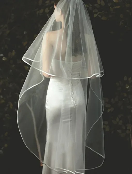 One-tier Comtemporary / Stylish Wedding Veil Cathedral Veils with Fringe Tulle