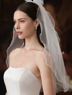 One-tier Comtemporary / Stylish Wedding Veil Cathedral Veils with Faux Pearl Tulle