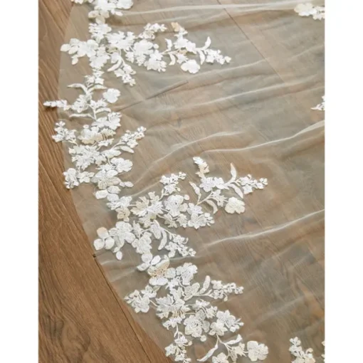 One-tier Lace Applique Edge / Lace Wedding Veil Cathedral Veils with Embroidery / Appliques / Paillette 118.11 in (300cm) Tulle