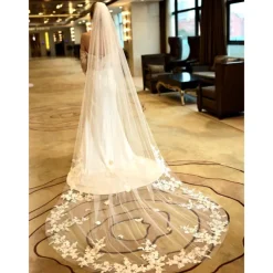 One-tier Stylish Wedding Veil Chapel Veils / Cathedral Veils with Embroidery 118.11 in (300cm) POLY / Tulle