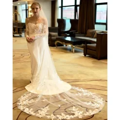 One-tier Stylish Wedding Veil Chapel Veils / Cathedral Veils with Embroidery 118.11 in (300cm) POLY / Tulle