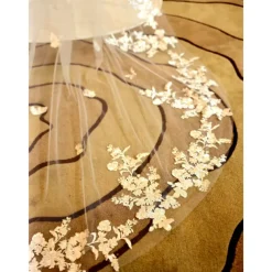 One-tier Stylish Wedding Veil Chapel Veils / Cathedral Veils with Embroidery 118.11 in (300cm) POLY / Tulle