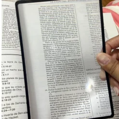 1pc A4 Card Reading PVC Magnifying Glass Large Area Ultra-Thin Business Card Type Magnifying ,3X (300%) Page Magnifying Lens,Reading Magnifier For The Elderly, Back to School Gift