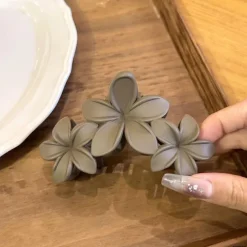 1PC Flower Hair Clips for Women,Non-Slip Matte Flower Hair Clips for Women,Hawaiian Hair Flower Clip Large Plumeria Hair Clip Strong Hold Hair Claws Cute Clip Beach Hair Accessories