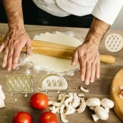 3pcs Classic Mini Hand Pie Molds One Press Autumn Cottage Pie Set Dough Presser Pocket Pie Molds For Halloween Christmas Various Themed Party Fall Hand Pie Molds