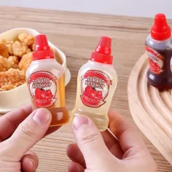 4pcs Mini Condiment Squeeze Bottles 40ml Honey/Ketchup/Soy Sauce/Salad Dressing Dispensers Lunchbox Squeezable Containers Jars