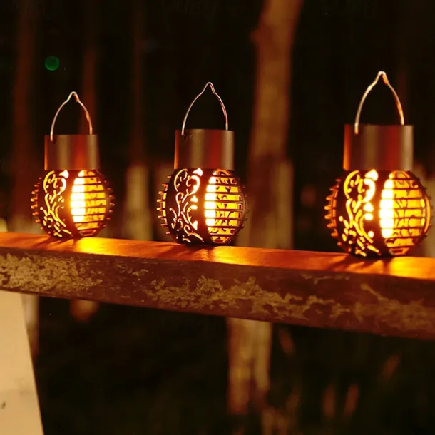 2/4pcs Outdoor Pathway Lantern Lights Hanging Solar Waterproof Garden Balcony Simulation Flame Hanging Light Christmas Outdoor Waterproof Courtyard Holiday Party Landscape Decoration Light