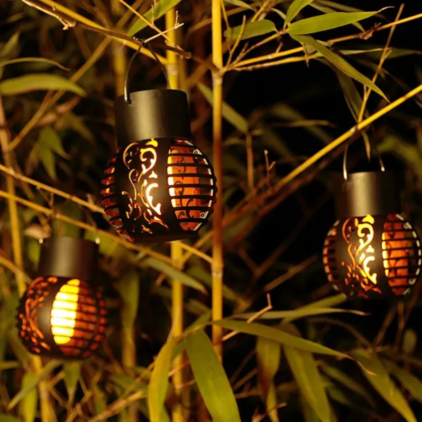 2/4pcs Outdoor Pathway Lantern Lights Hanging Solar Waterproof Garden Balcony Simulation Flame Hanging Light Christmas Outdoor Waterproof Courtyard Holiday Party Landscape Decoration Light