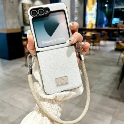 Phone Case For Samsung Galaxy Z Flip 7 Z Flip 6 Z Flip 5 Z Flip 4 Z Flip 3 Back Cover with Wrist Strap Shockproof Retro TPU Plush