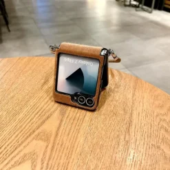 Phone Case For Samsung Galaxy Z Flip 7 Z Flip 6 Z Flip 5 Z Flip 4 Z Flip 3 Back Cover with Wrist Strap Shockproof Retro TPU Plush