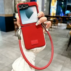 Phone Case For Samsung Galaxy Z Flip 7 Z Flip 6 Z Flip 5 Z Flip 4 Z Flip 3 Back Cover with Wrist Strap Shockproof Retro TPU Plush