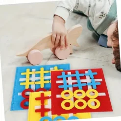 30-piece 30-Piece Felt Tic Tac Toe Family Game Set Mini Board Games for Birthday Party Favors Goodie Bags and End-of-Year Gifts