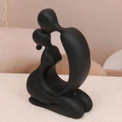 Resin Couple Kissing Statue, Artistic Craft for Home Living Room Office Cafe Decor, Versatile Indoor & Outdoor Tabletop Entrance Ornament Valentine's Day