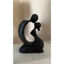 Resin Couple Kissing Statue, Artistic Craft for Home Living Room Office Cafe Decor, Versatile Indoor & Outdoor Tabletop Entrance Ornament Valentine's Day