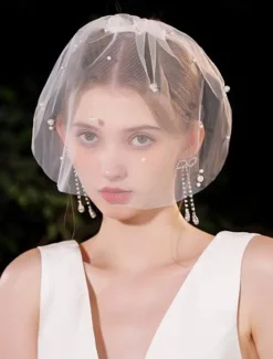 Short Bridal Veil with Pearl and Crystal Embellishments – Elegant Vintage Wedding Accessory for Brides, Ideal for Weddings and Ceremonies
