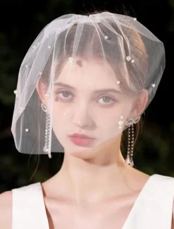 Short Bridal Veil with Pearl and Crystal Embellishments – Elegant Vintage Wedding Accessory for Brides, Ideal for Weddings and Ceremonies