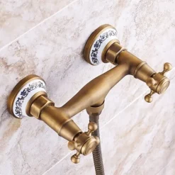 Shower Faucet Set - Handshower Included pullout Vintage Style / Country Antique Brass Mount Outside Ceramic Valve Bath Shower Mixer Taps / Two Handles One Hole