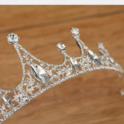 Silver Tiara and Crown for Women Crystal Queen Crowns Rhinestone Princess Tiaras for Girl Bride Wedding Hair Accessories for Bridal Birthday Party Prom Halloween Cos-play Costume Christmas