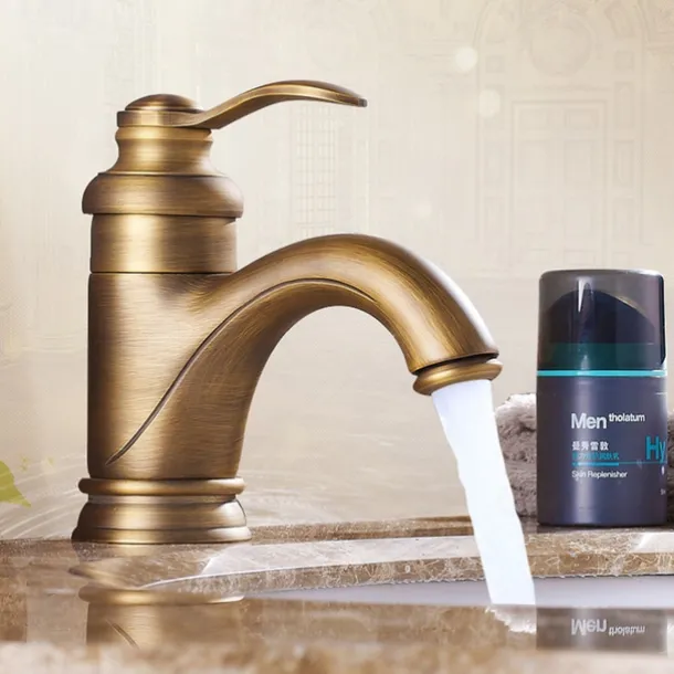 Single Handle Bathroom Faucet,Brass One Hole Waterfall/Centerset, Brass Traditional Bathroom Sink Faucet Contain with Cold and Hot Water