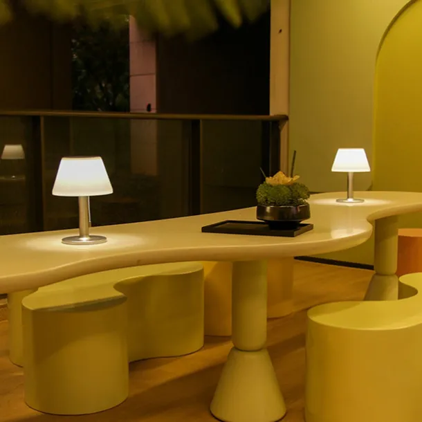 Solar Retro Desk Lamp - Waterproof Outdoor Table Floor Lamp for Bar, Garden, Terrace, Villa, Bar