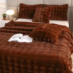 Super Soft Faux Fur Throw Blanket Royal Luxury Cozy Plush Blanket use for Couch Sofa Bed Chair, Reversible Fuzzy Faux Fur Velvet Blanket