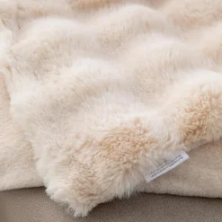 Super Soft Faux Fur Throw Blanket Royal Luxury Cozy Plush Blanket use for Couch Sofa Bed Chair, Reversible Fuzzy Faux Fur Velvet Blanket