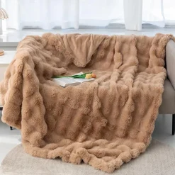 Super Soft Faux Fur Throw Blanket Royal Luxury Cozy Plush Blanket use for Couch Sofa Bed Chair, Reversible Fuzzy Faux Fur Velvet Blanket