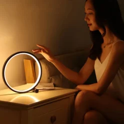 Touch Dimming LED Table Lamp Bedroom Circular Desk Lamp Living Room Black/White USB Powered Dimmable Bedside Lamp Round Night Light For Bedroom Decoration Lighting