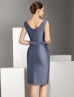 Two Piece Sheath / Column Dress Suit Mother of the Bride Dress Elegant Vintage V Neck Knee Length Satin 3/4 Length Sleeve with Feather Beading Race Day Dress