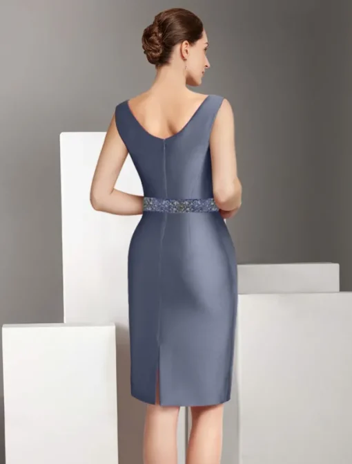 Two Piece Sheath / Column Dress Suit Mother of the Bride Dress Elegant Vintage V Neck Knee Length Satin 3/4 Length Sleeve with Feather Beading Race Day Dress
