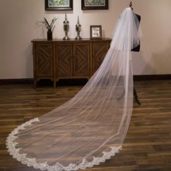 Two-tier Lace Wedding Veil Cathedral Veils with Sequin / Embroidery Tulle dress to impress
