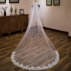Two-tier Lace Wedding Veil Cathedral Veils with Sequin / Embroidery Tulle dress to impress