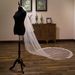 Two-tier Lace Wedding Veil Cathedral Veils with Sequin / Embroidery Tulle dress to impress